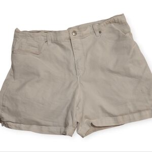 Gloria Vanderbuilt White Women's Jean Shorts